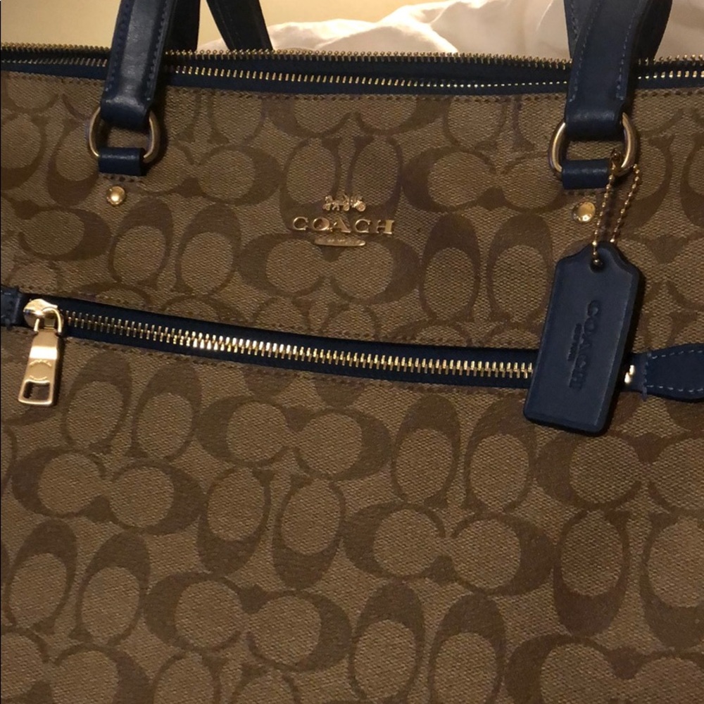 COACH SIGNATURE GALLERY TOTE. NWT